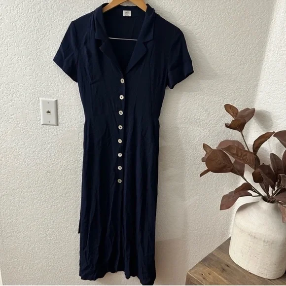 Aritzia Wilfred Button Down Dress

Size xs - Picture 4 of 13